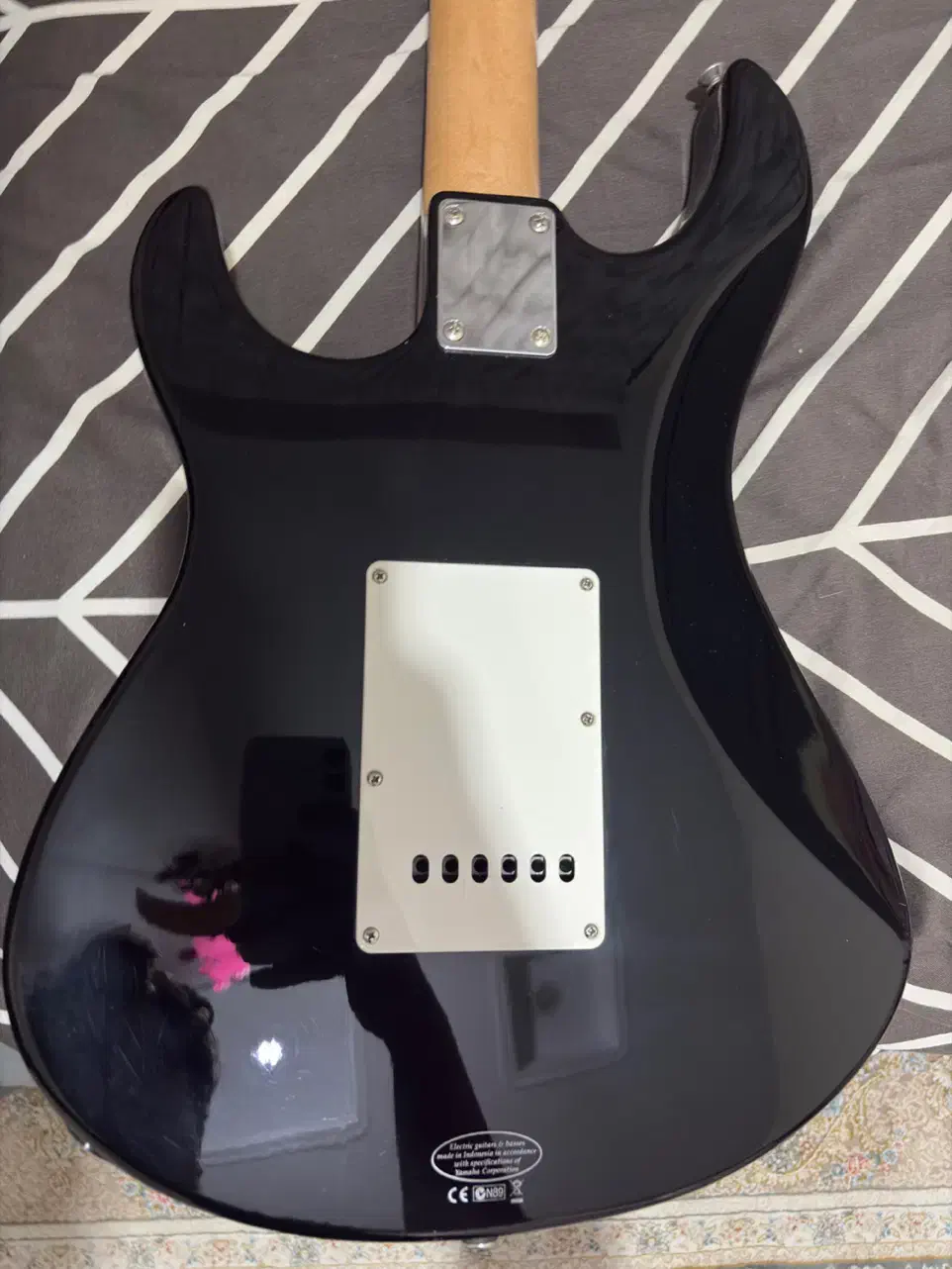 گیتار یاماها و امپیلی فایر vox 15w|گیتار، بیس، امپلیفایر|تهران, تهرانسر غربی|دیوار