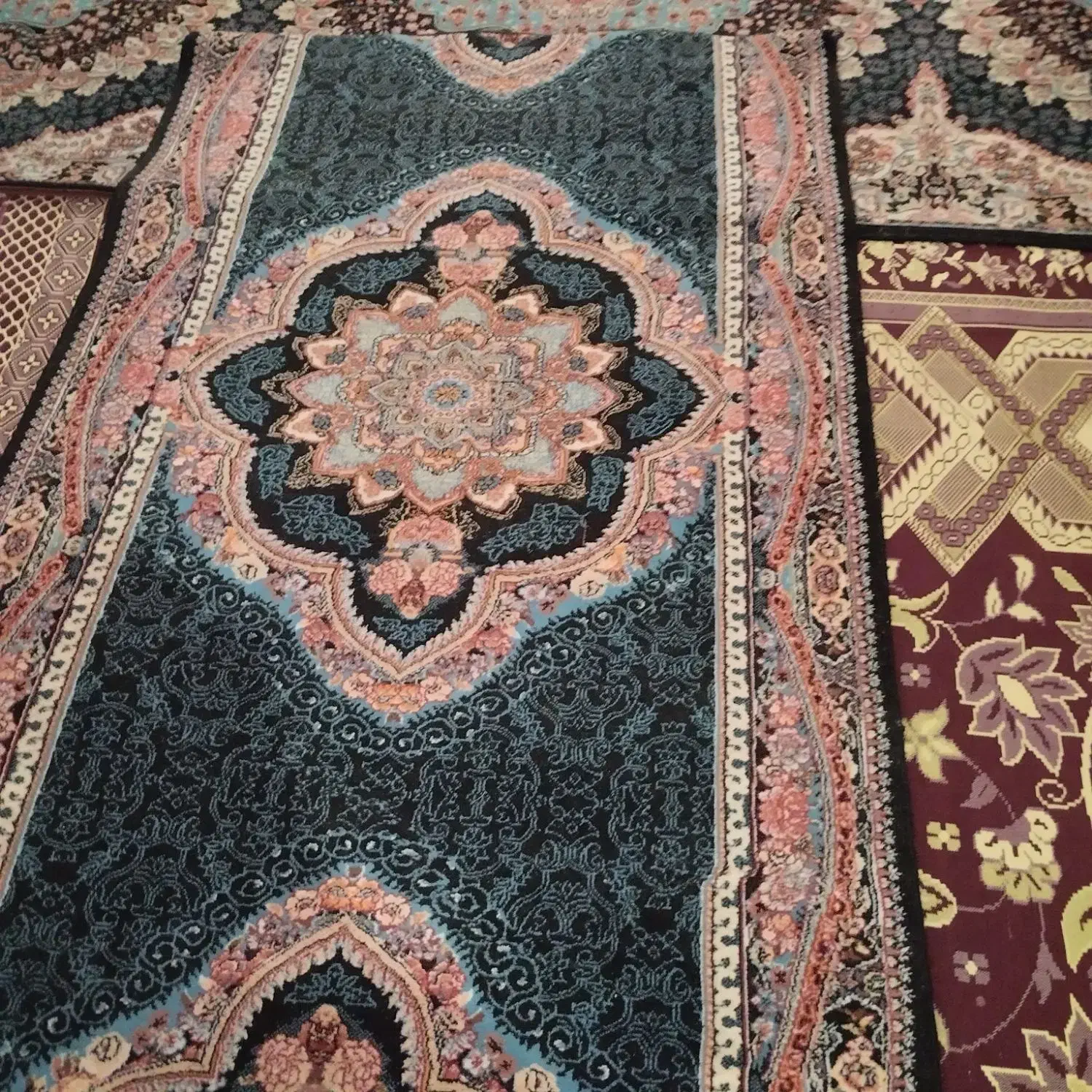 فرش|فرش|قم, ولیعصر|دیوار