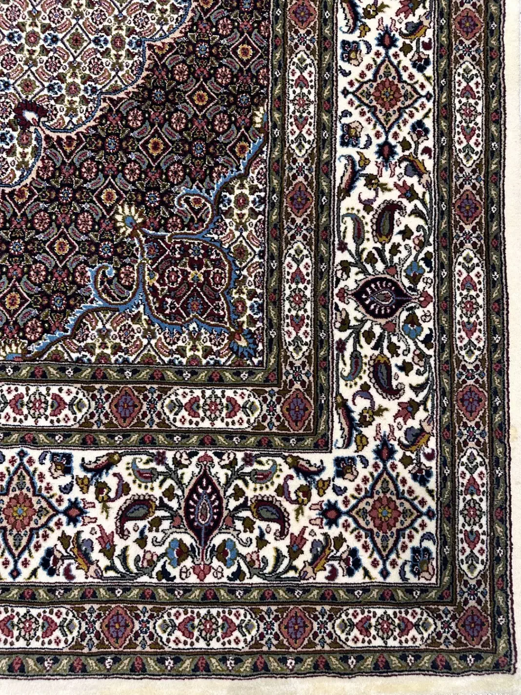 فرش دستبافت 9متری ریزماهی گل ابریشم اقساط|فرش|مشهد, احمدآباد|دیوار