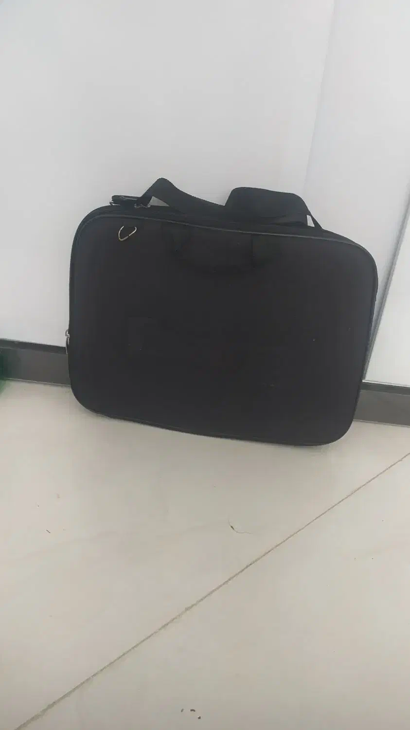 کیف|کیف، کفش، کمربند|کنگاور, |دیوار