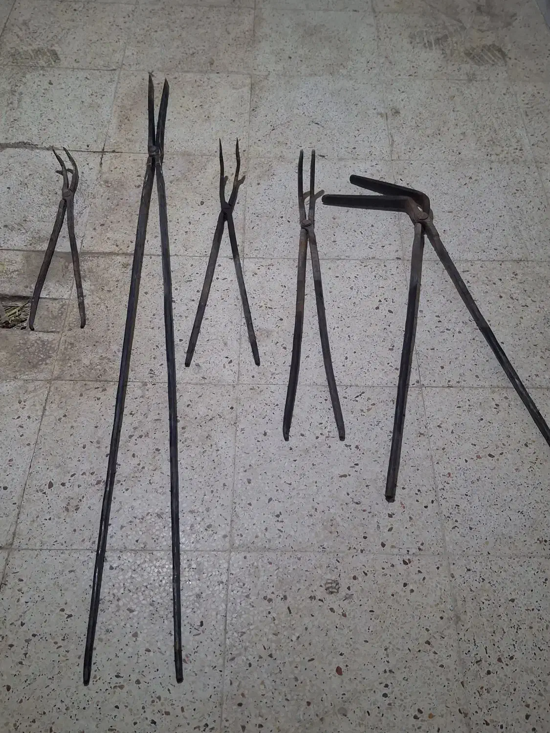 انبر ریخته گری|ابزارآلات|اصفهان, ارداجی|دیوار