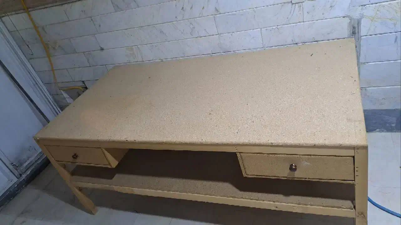 میز چوبی کار|میز تحریر و کامپیوتر|قم, شاه ابراهیم|دیوار