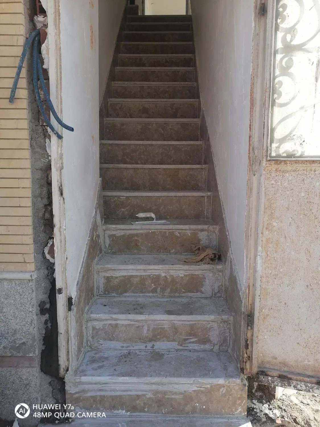 اوستا بنا کاشی سرامیک نما سنگ و خورده کاری برق ک|خدمات پیشه و مهارت|کرمان, |دیوار