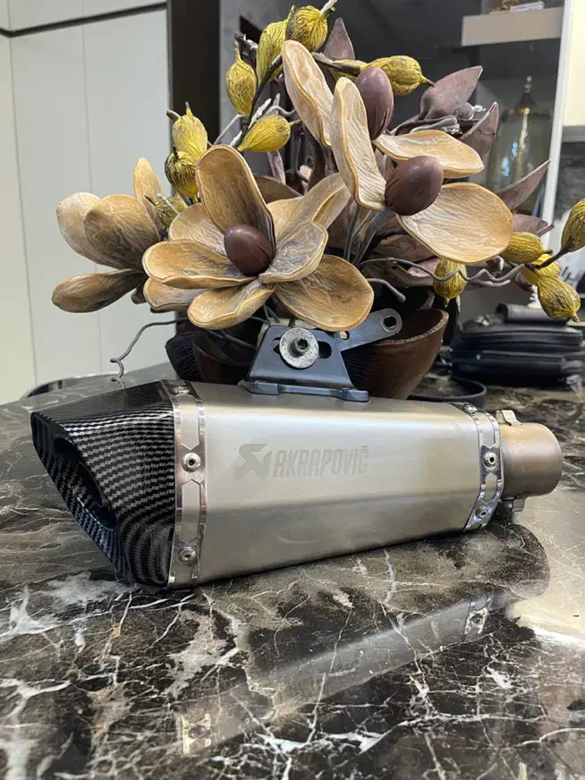 اگزوز آکروپاویچ سایلنسردار  درحد نو همراه هدرز|قطعات یدکی و لوازم جانبی|ری, جوانمرد قصاب|دیوار