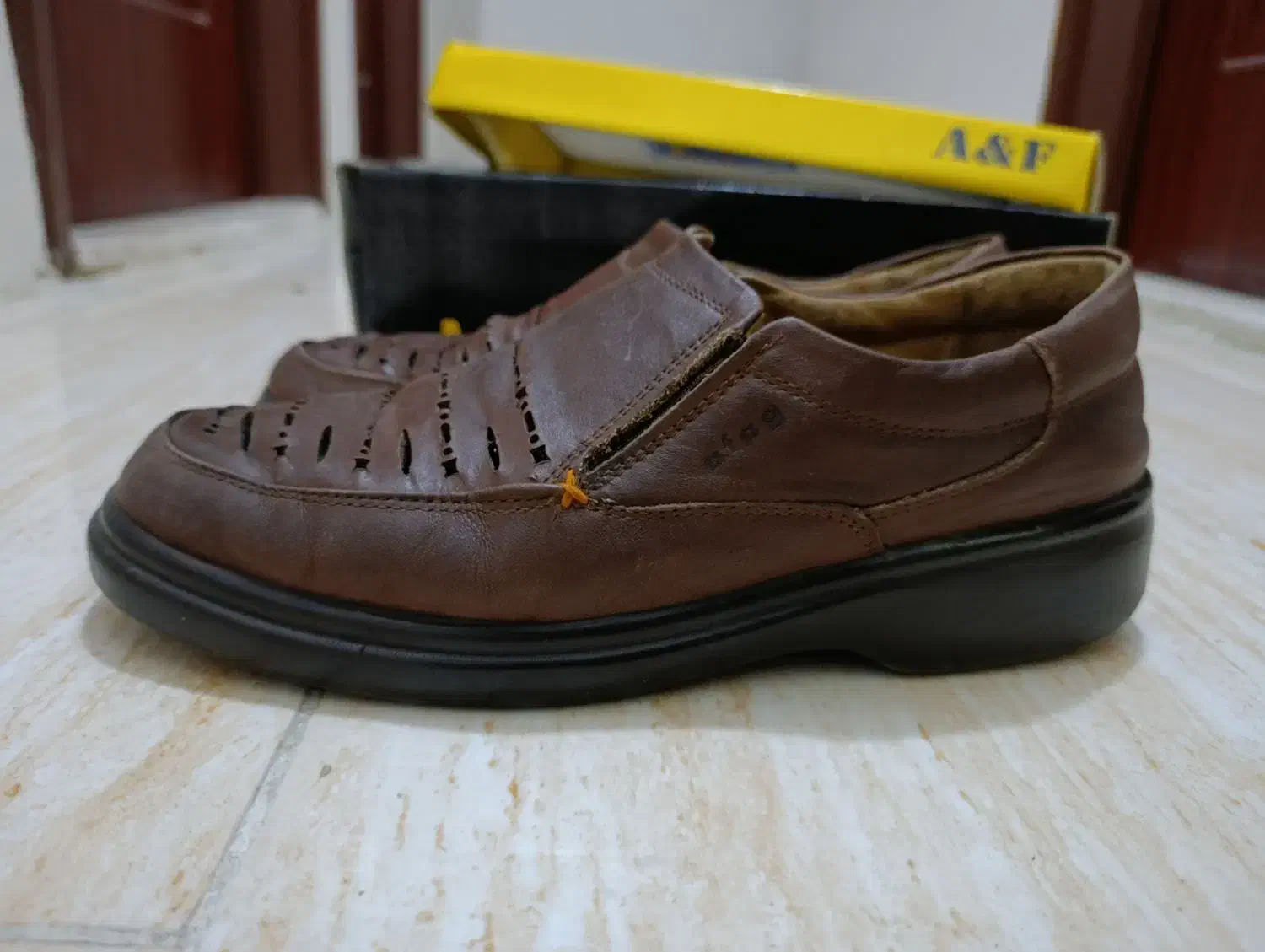 کفش آفاق|کیف، کفش، کمربند|رشت, خمیران زاهدان|دیوار