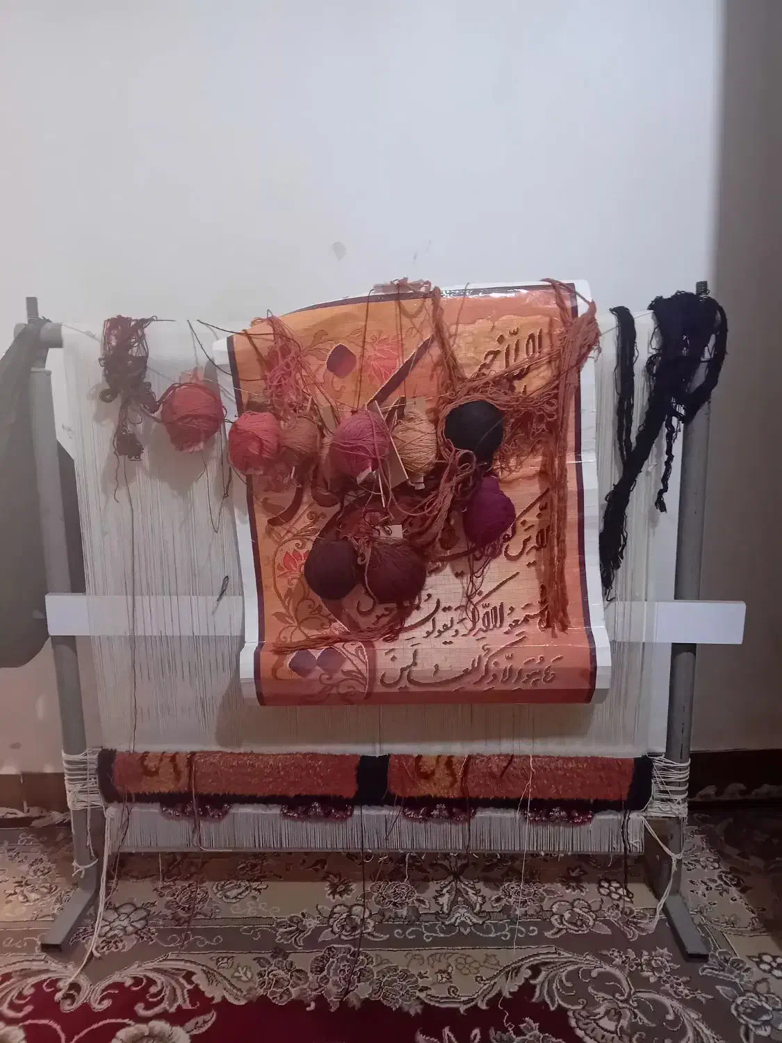 دار قالی با نقشه و نخ|تابلو فرش|امیدیه, |دیوار