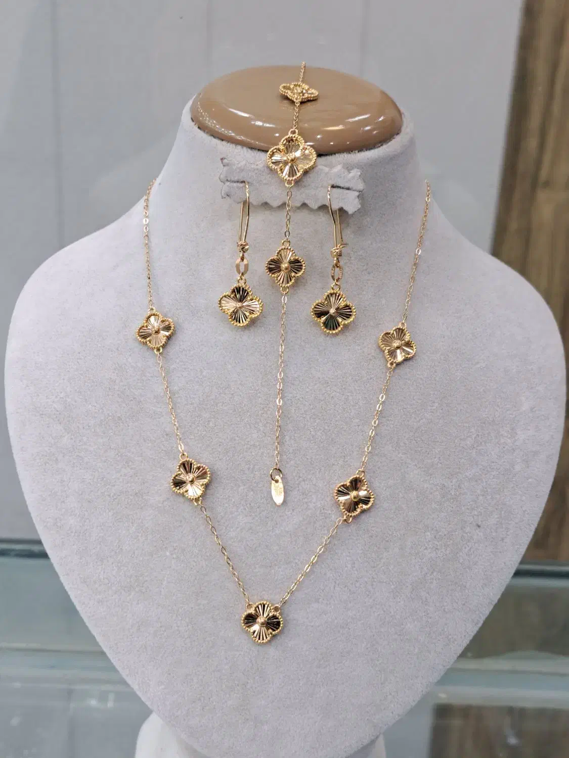 سرویس ون کلیف|جواهرات|قم, نیروگاه|دیوار