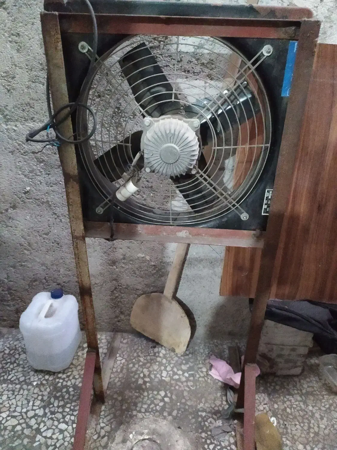 هوا کش صنعتی|پنکه و تصفیه‌کنندهٔ هوا|رشت, پل تالشان|دیوار