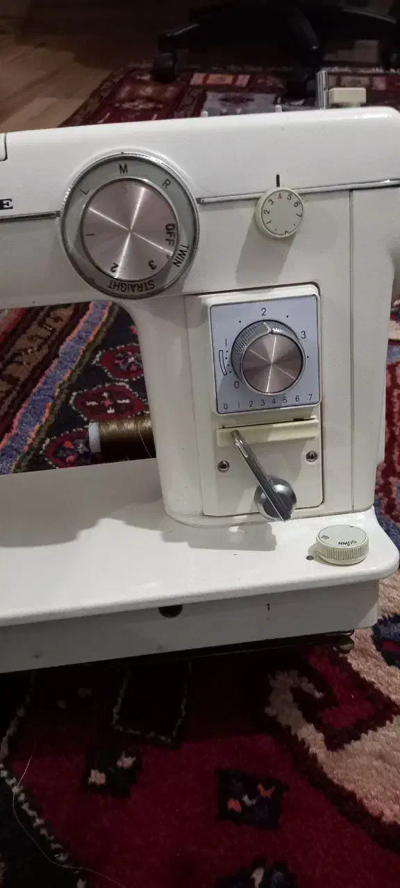 چرخ خیاطی ژانومه۸۰۲ بدنه فلزی کاملا اورجینال|چرخ خیاطی و ریسندگی|هشتگرد, شهرک پارسیان|دیوار