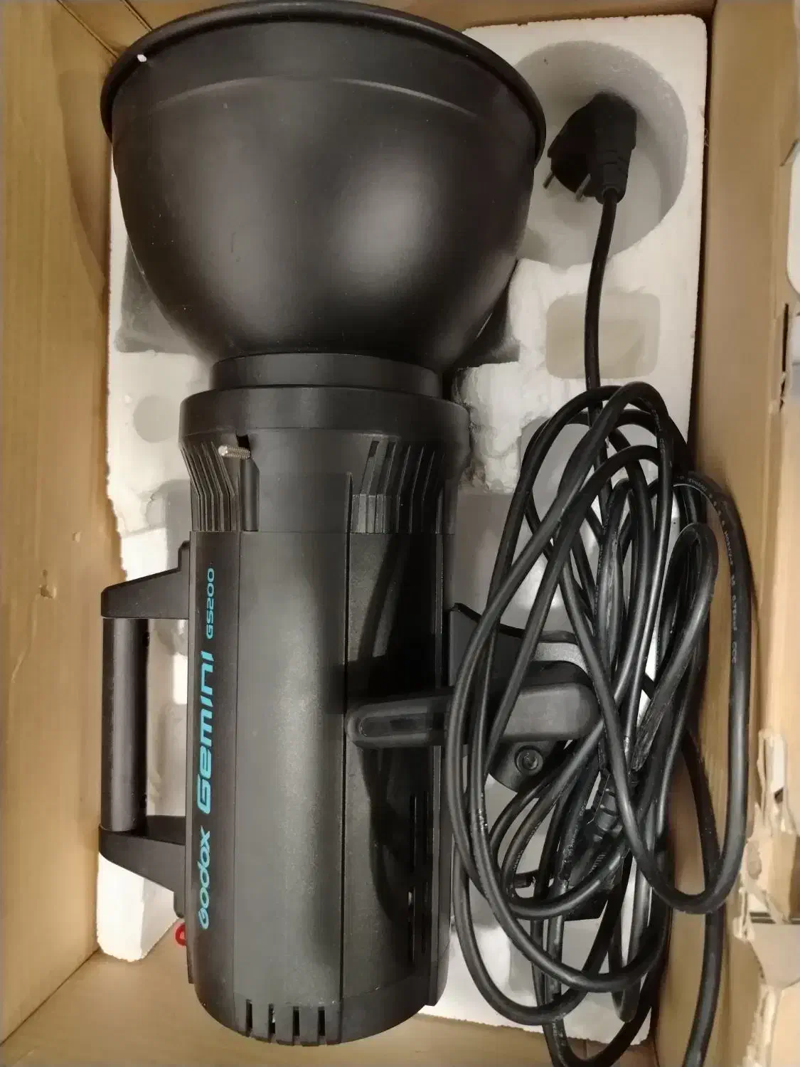 فلش چتر|دوربین عکاسی و فیلمبرداری|برازجان, |دیوار