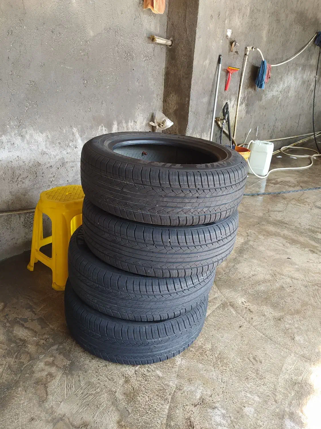 لاستیک سایز 215 رینگ 17|قطعات یدکی و لوازم جانبی|رشت, معلولین|دیوار