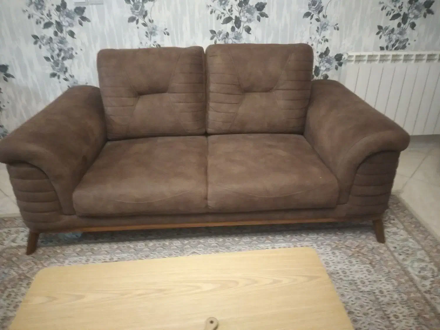 مبل نیم ست ۴ نفره با دوعدد مبل تکی|مبلمان خانگی و میز عسلی|گرمسار, |دیوار