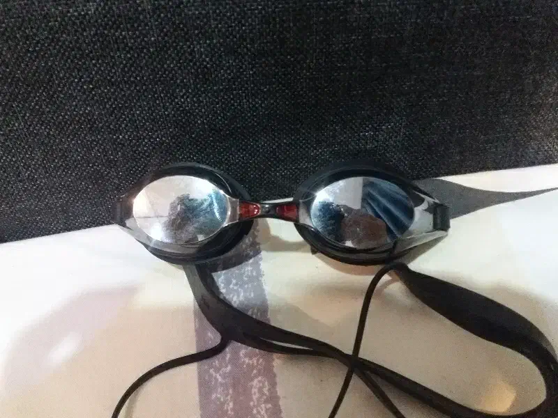 عینک شنا|غواصی و ورزش‌های آبی|سبزوار, قصبه شرقی|دیوار