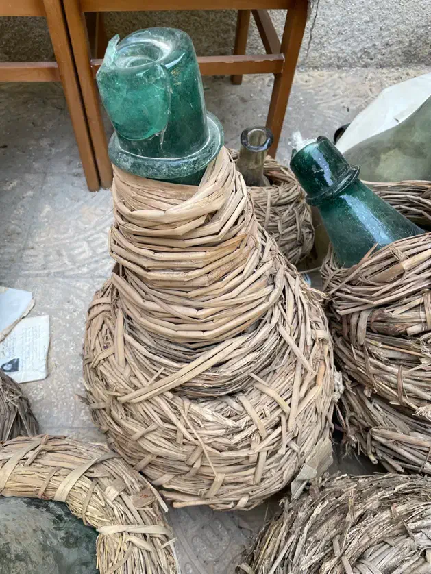 خمره شیشه ایی اصل قدیمی برای ابلیمو ،سرکه ، عرقیات|ظروف سرو و پذیرایی|شیراز, اصلاح‌نژاد|دیوار