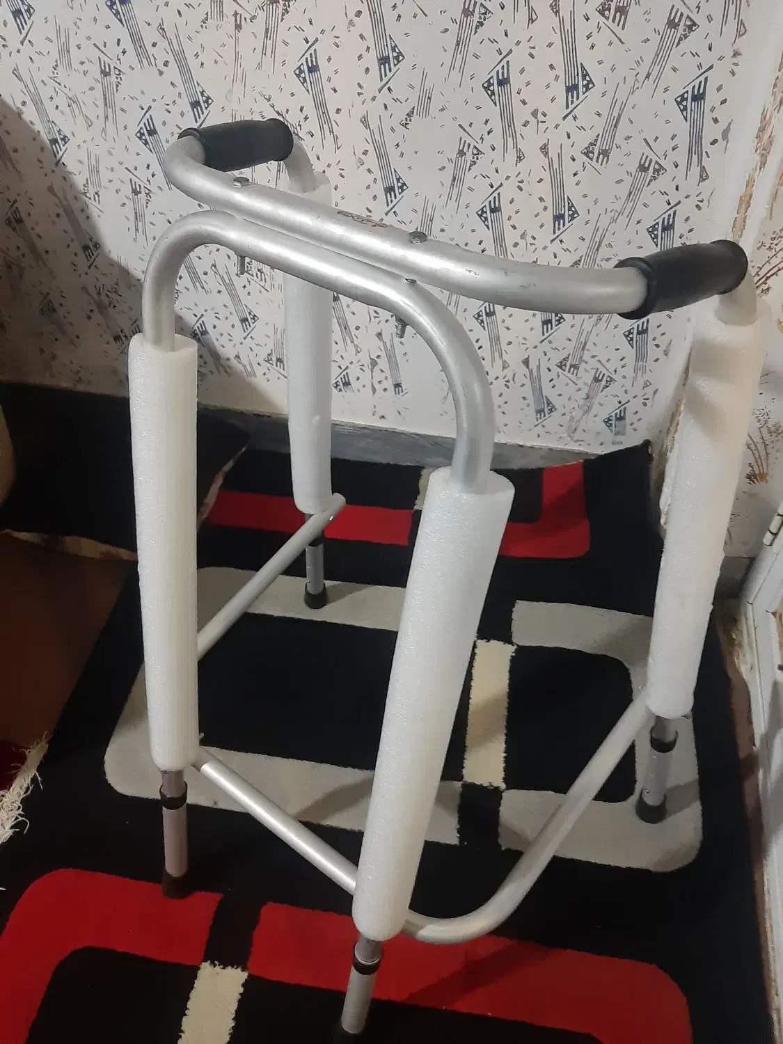 واکر|پزشکی|رشت, لاکان شهر|دیوار