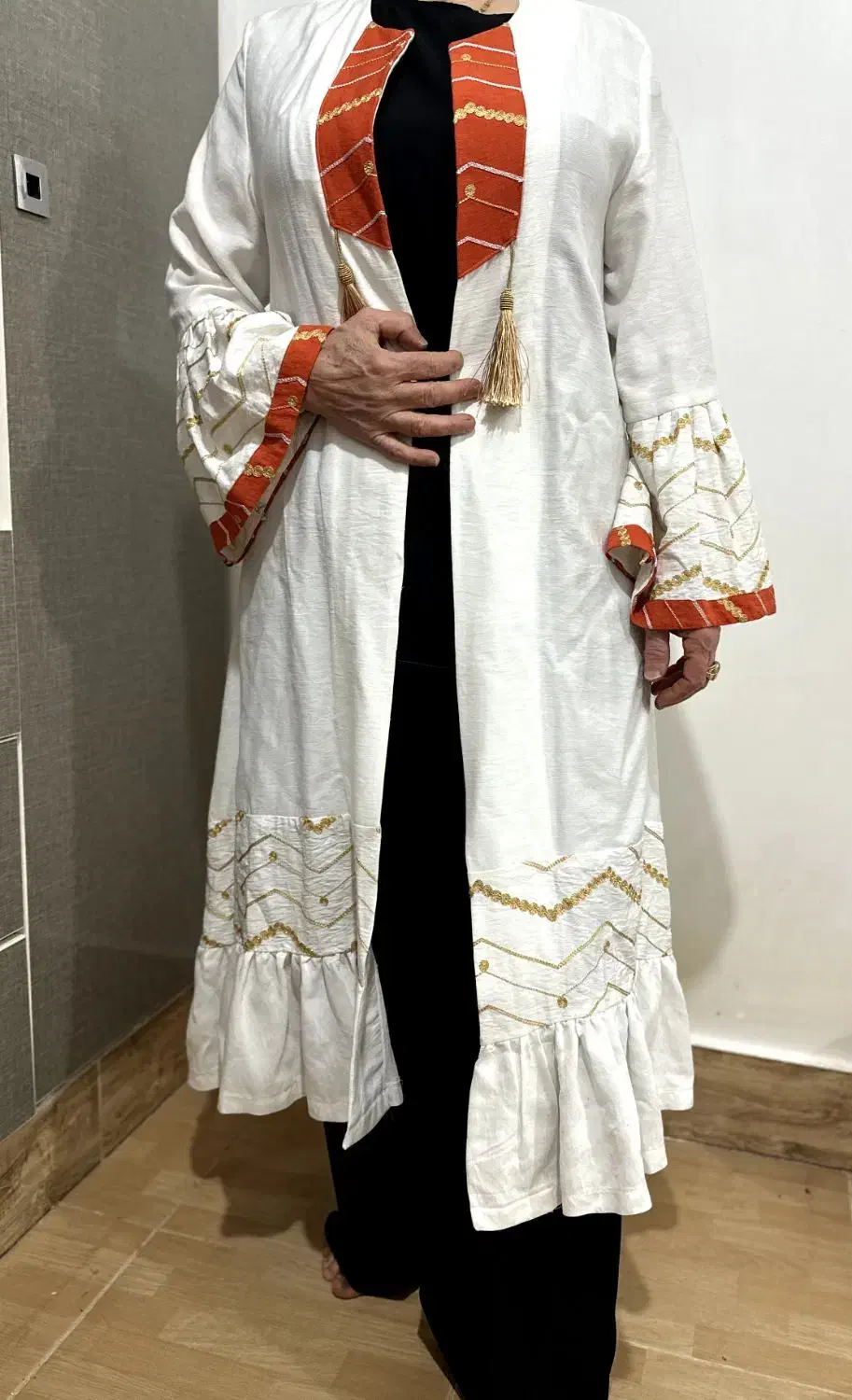 مانتو|لباس|دوگنبدان, |دیوار