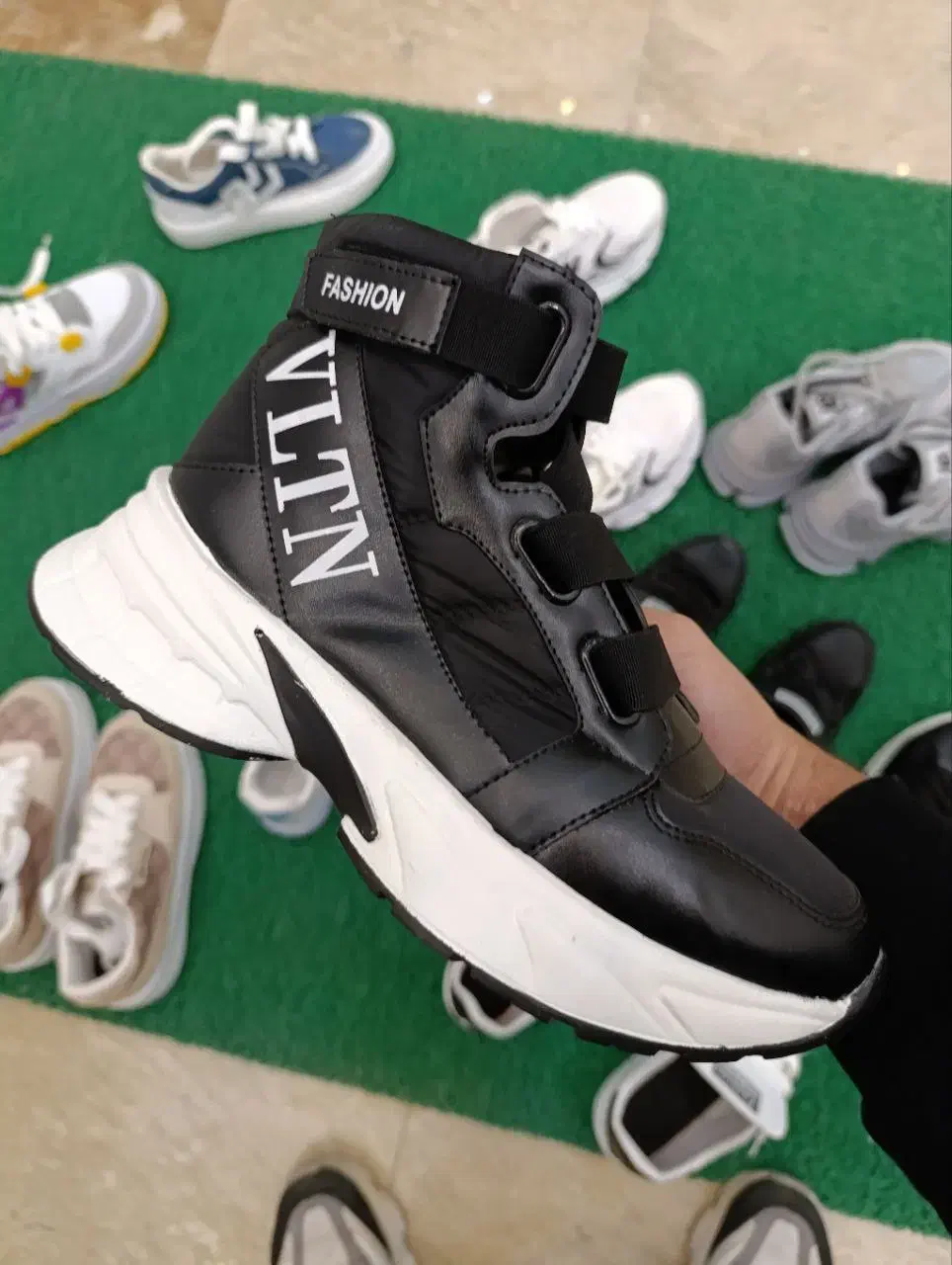 کتونی ساق دار|کیف، کفش، کمربند|بروجرد, |دیوار