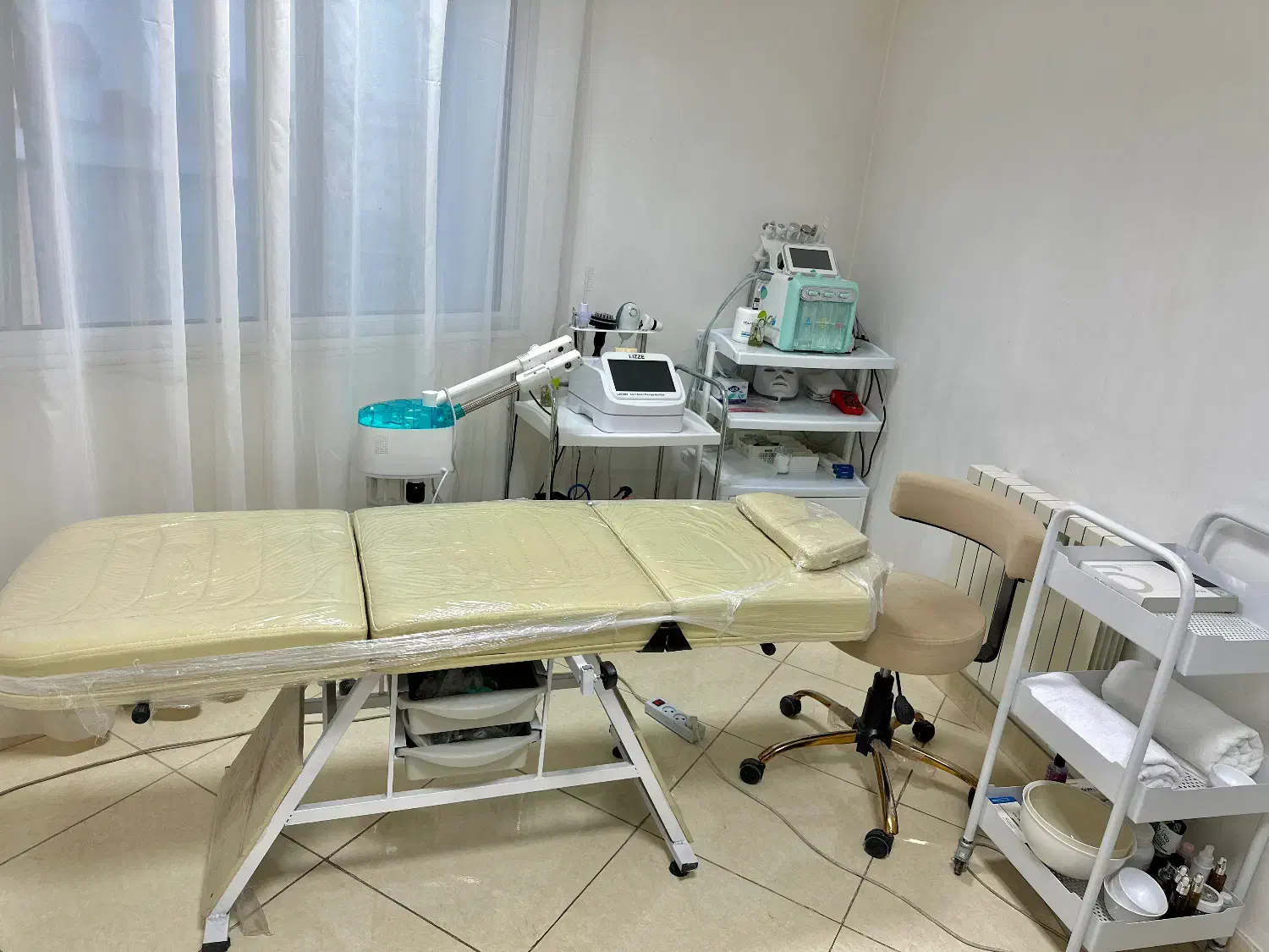 اجاره تخت واجاره صندلی درسالن زیبایی|اجارهٔ دفتر کار، اتاق اداری، مطب|رشت, علی آباد|دیوار