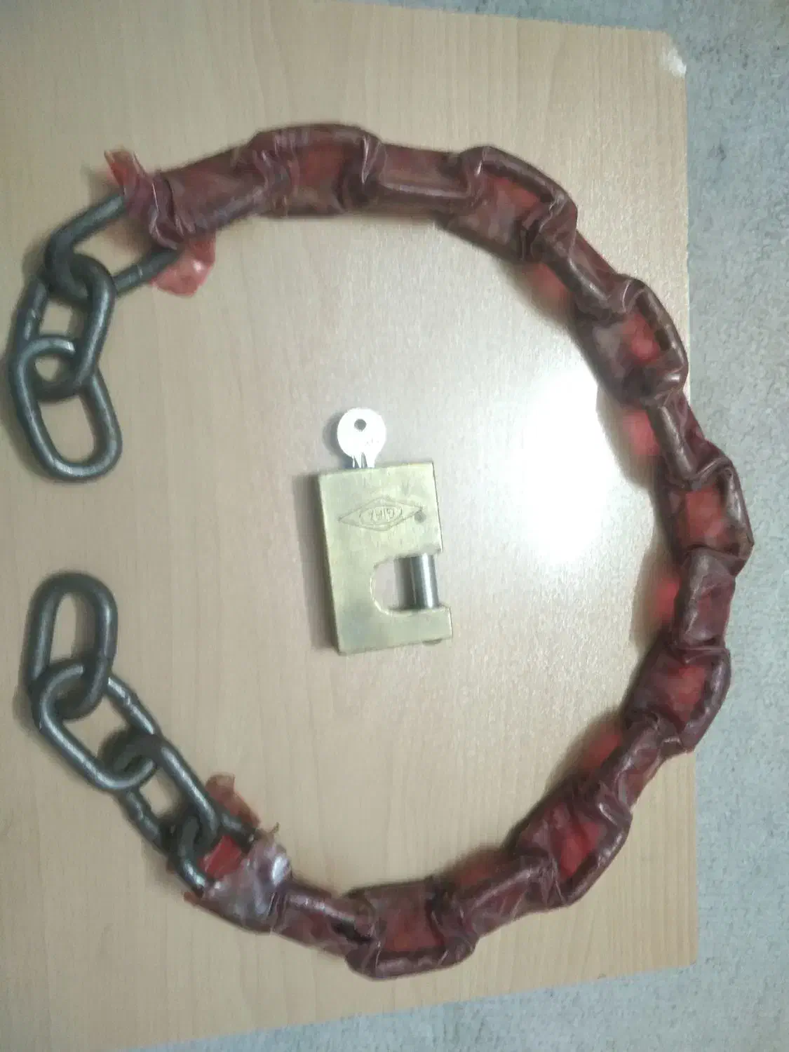 زنجیر و قفل|دوچرخه، اسکیت، اسکوتر|فولادشهر, مسکن مهر فولادشهر|دیوار