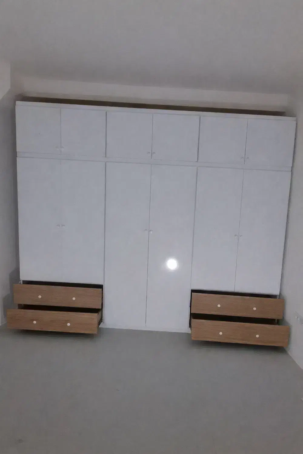 کمددیواری طرح چوب.کمد دیواری سفید|جاکفشی، کمد، دراور|رباط‌کریم, الارد|دیوار