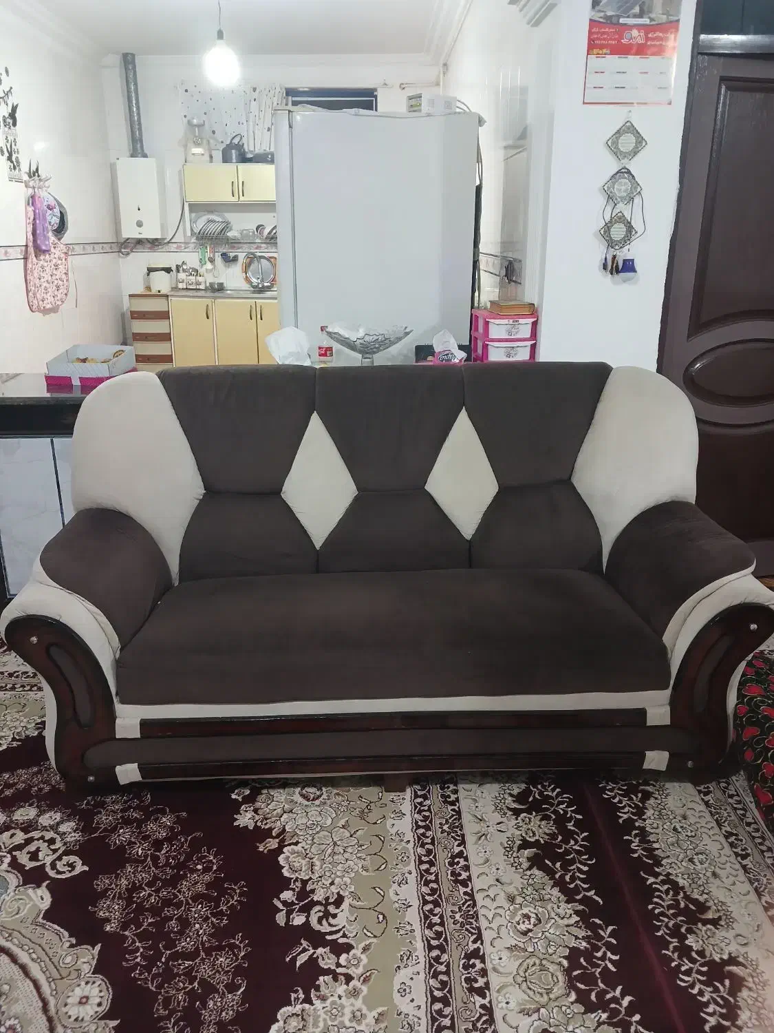 مبل ۷ نفره همراه با میز|مبلمان خانگی و میز عسلی|قرق, |دیوار