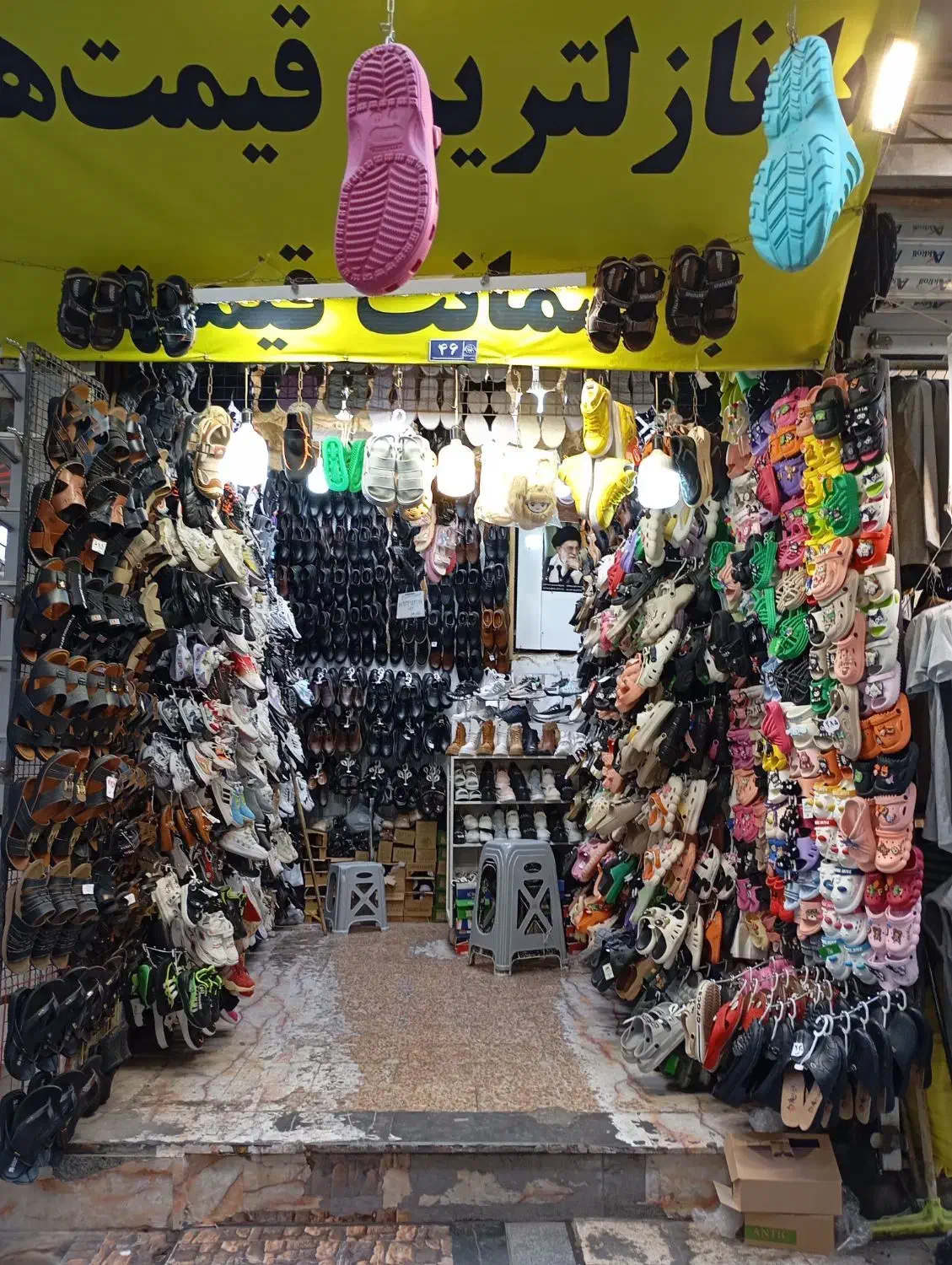 ب یک فروشنده و پاچال دار کفش نیازمندیم|استخدام بازاریابی و فروش|مشهد, آیت الله خامنهای|دیوار