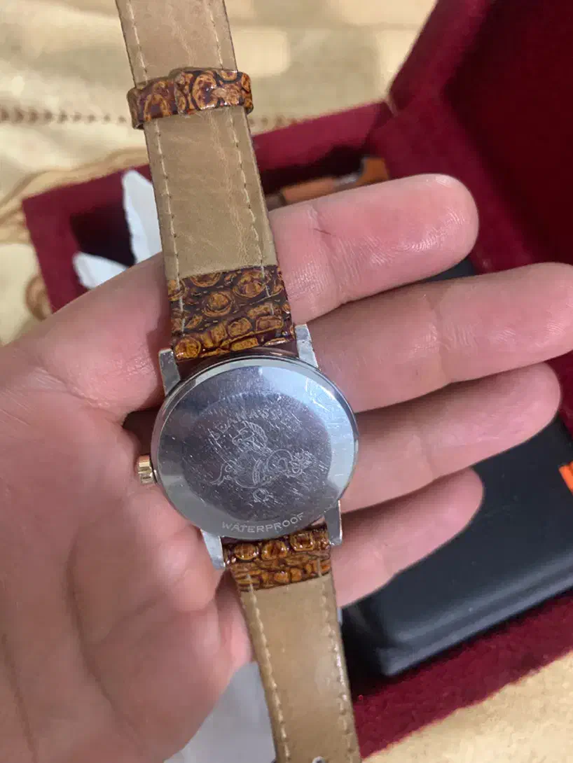 ساعت و فندک انتیک|ساعت|اندیشه, اندیشه فاز ۳|دیوار