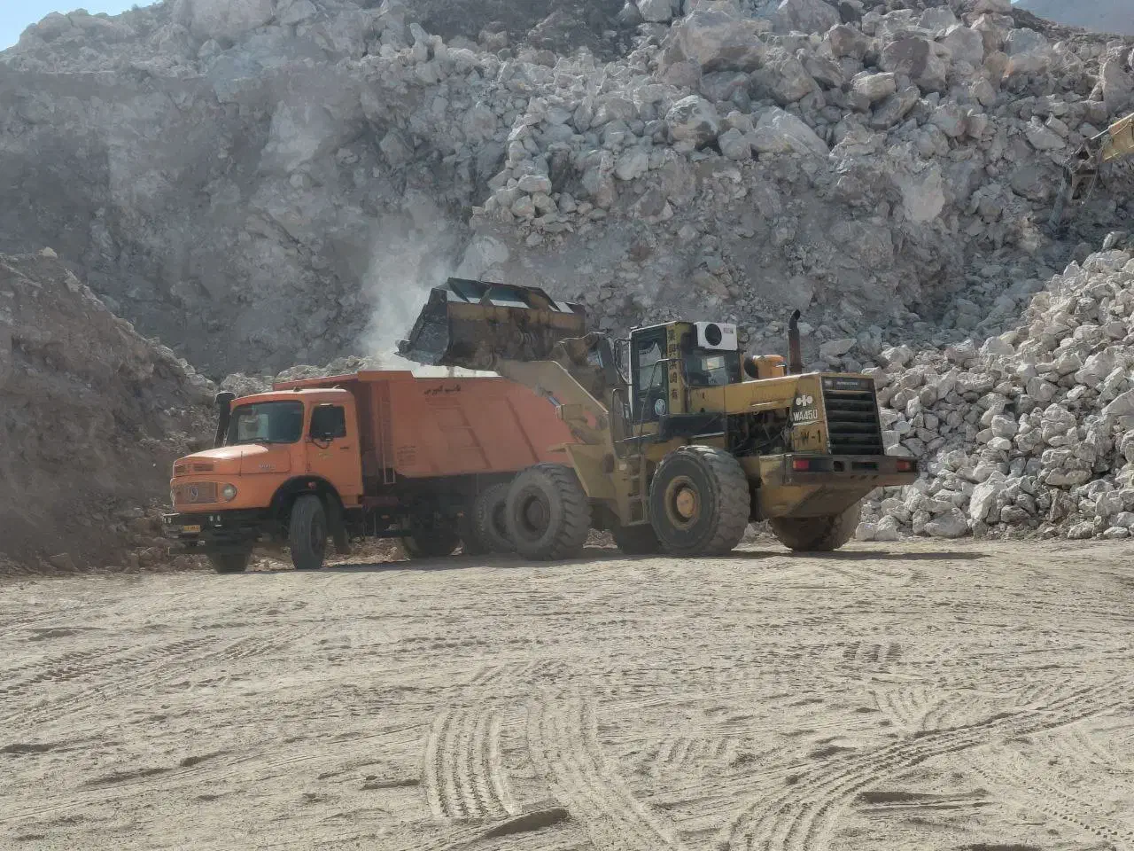 لودر آماده همکاری|خدمات حمل و نقل|ساوه, |دیوار