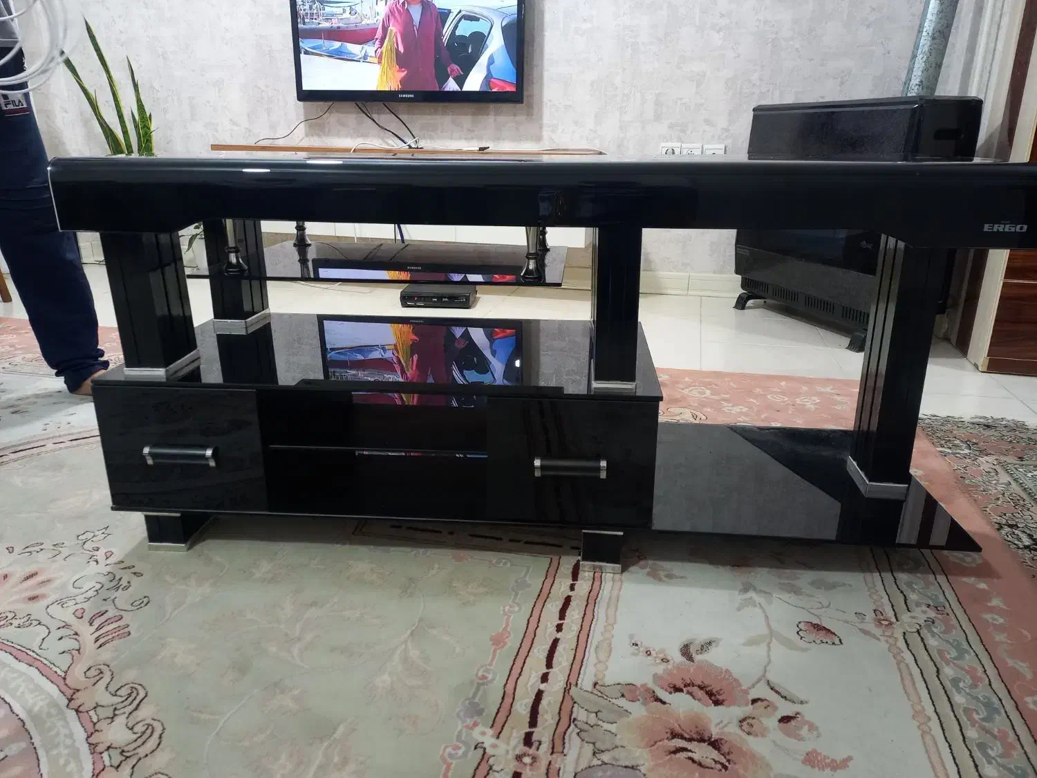 میز تی وی بزرگ شیشه ای سالم سالم|میز تلویزیون|سرخنکلاته, |دیوار