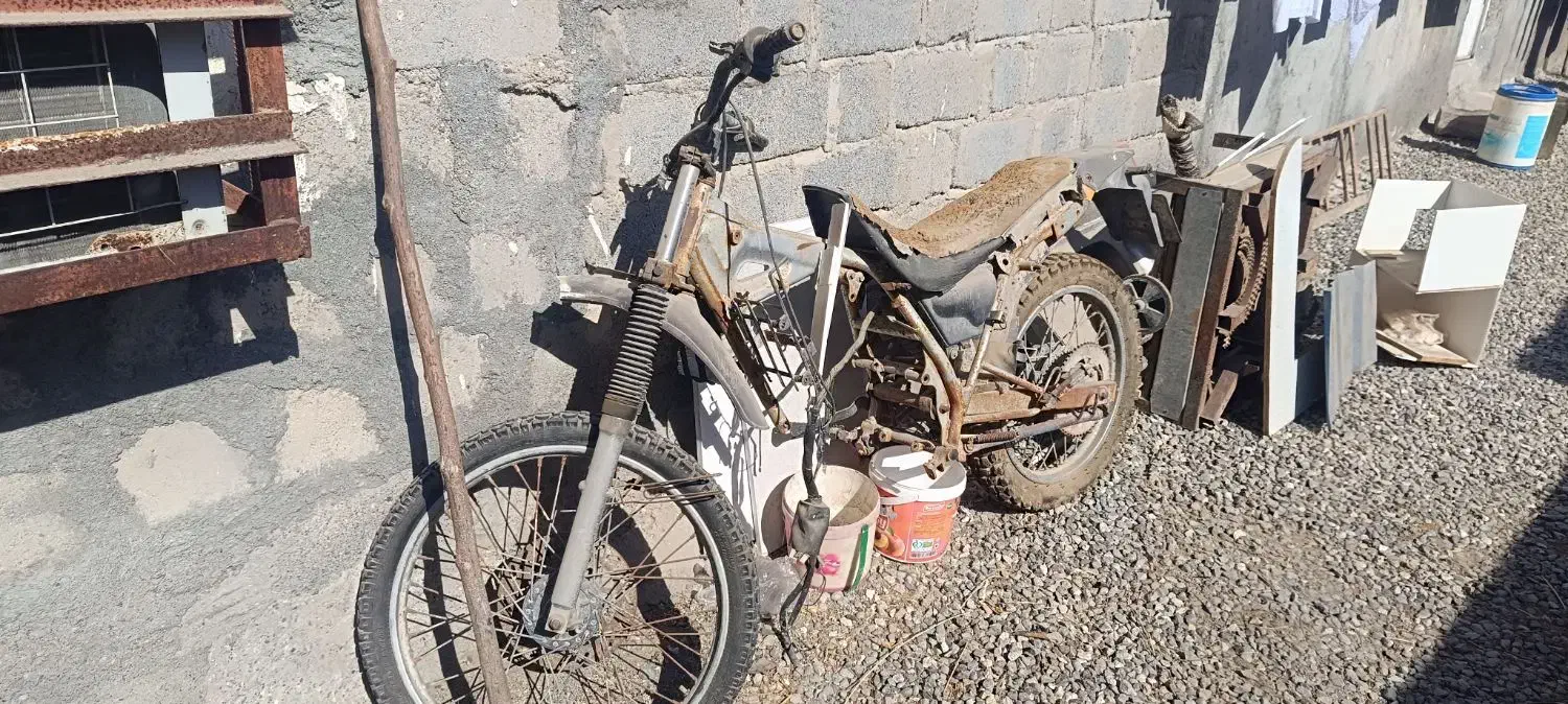 موتور|موتورسیکلت|بند زرک, |دیوار