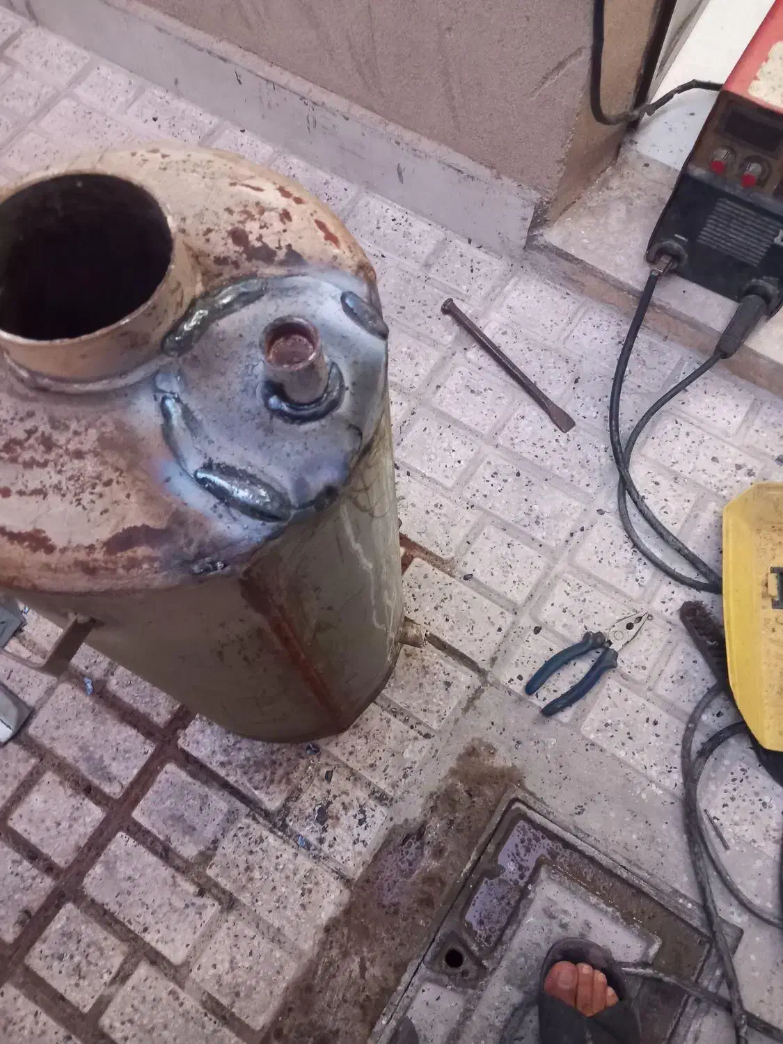 تعمیر و جوشکاری آبگرمکن زمینی و دیواری در منزل|خدمات پیشه و مهارت|میاندوآب, |دیوار