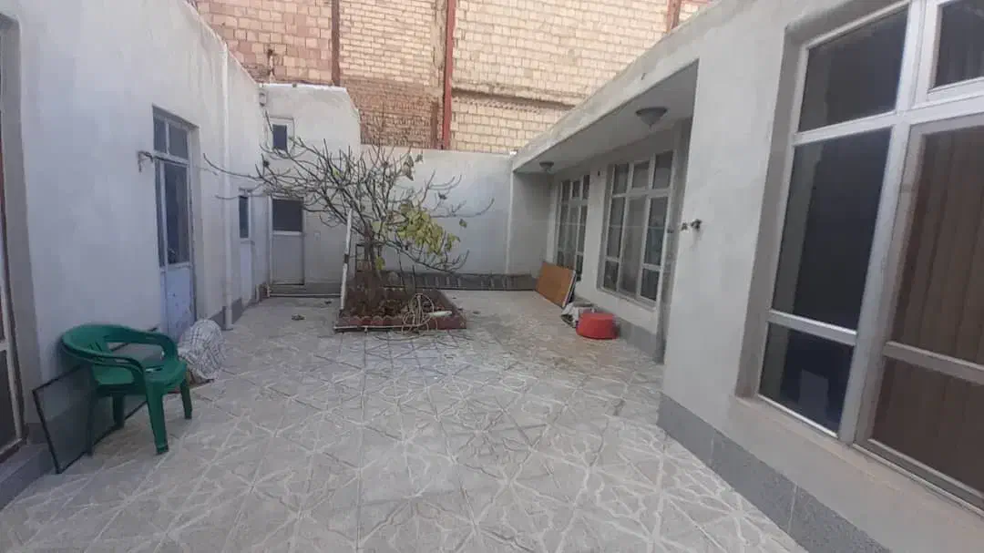 حیاط ۲۰۰ متری خوش نقشه|فروش خانه و ویلا|تبریز, |دیوار