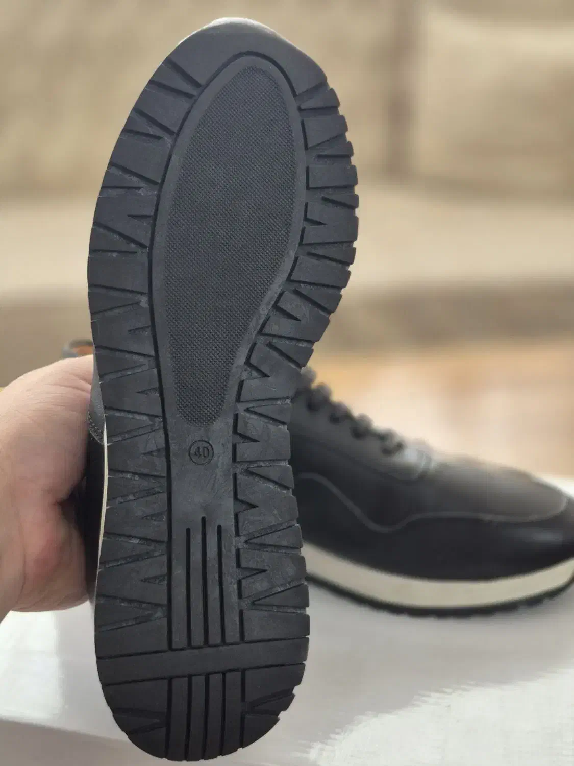 کفش اسپرت|کیف، کفش، کمربند|میانه, |دیوار