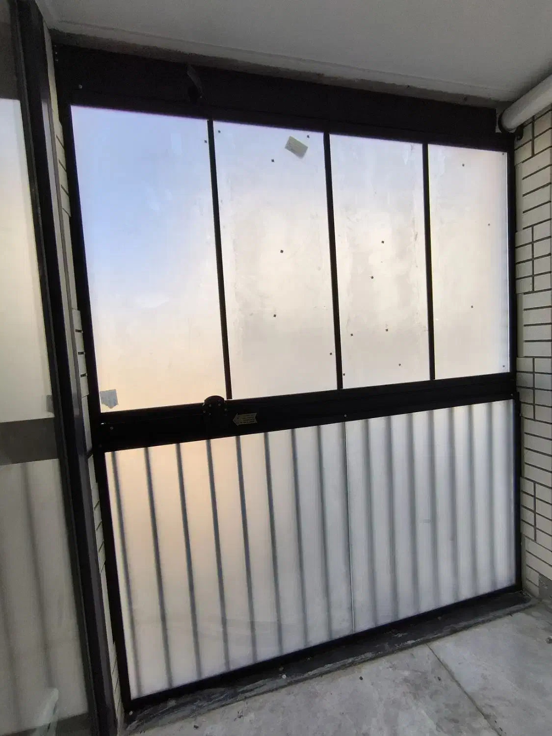 شیشه بالکنی نمایشگاهی اسلایدینگ پارتیشن شیشه ایی|خدمات پیشه و مهارت|ری, علایین|دیوار