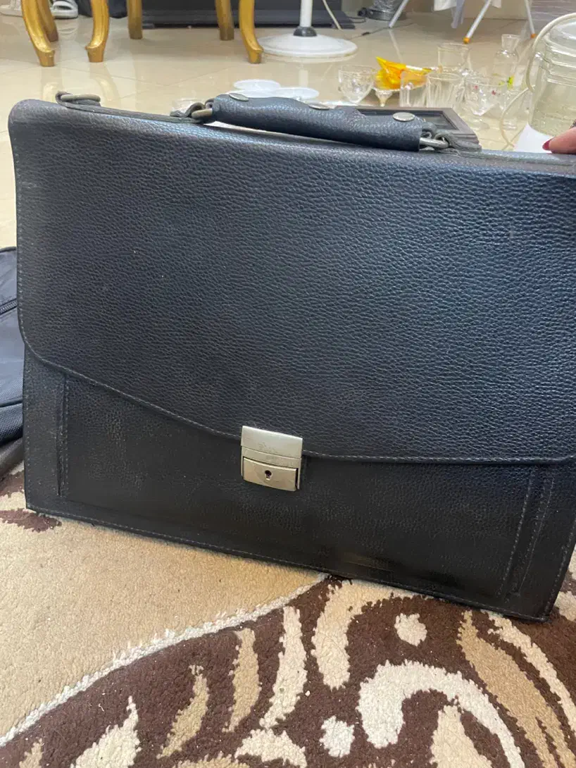 تعدادب کیف اداری ولب تاب ورق بزنید|کیف، کفش، کمربند|رشت, لاکانی|دیوار