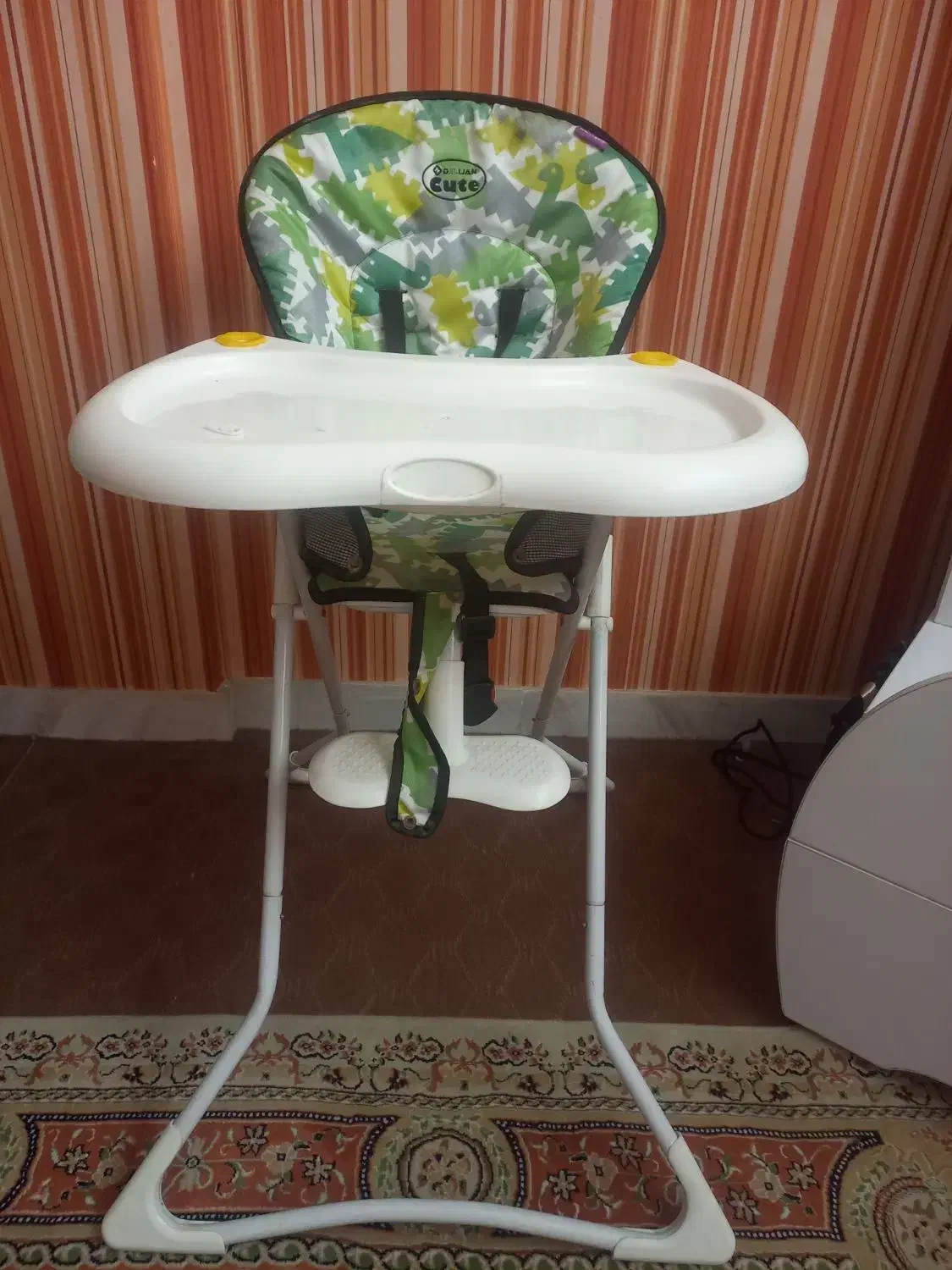 تخت بچه با کمد دو کشو و صندلی اصلی دلیجان|تخت و صندلی بچه|کرمانشاه, |دیوار