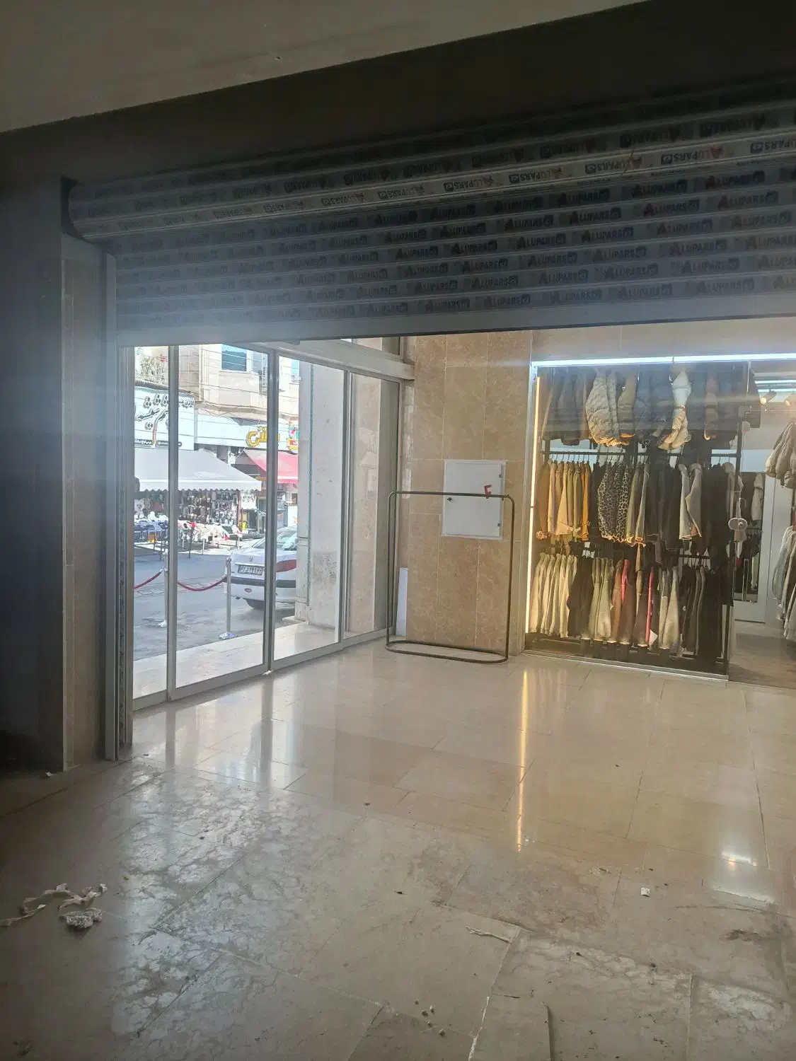 مغازه دو نبش بازار امام رضا پاساژ نادمیان نوساز|اجارهٔ مغازه و غرفه|ساری, |دیوار