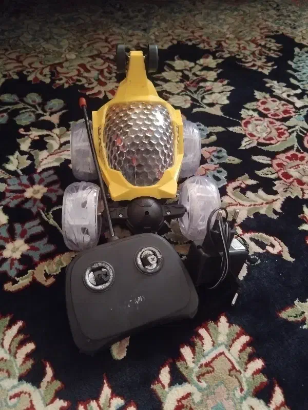 ماشین کنترلی دیوانه کاملا سالم موزیکال و نور رنگی|اسباببازی|کرمان, |دیوار