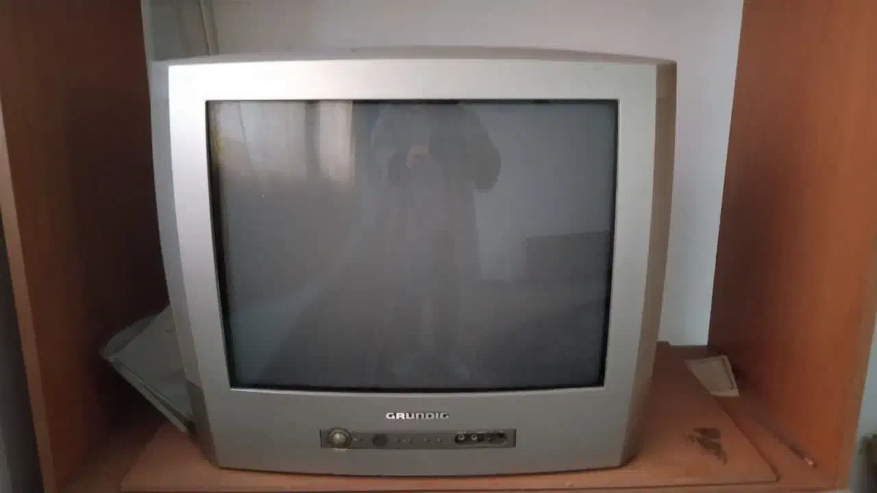 تلویزیون ۲۱ گرندیک|تلویزیون و پروژکتور|لاهیجان, شهرک سلمان فارسی|دیوار