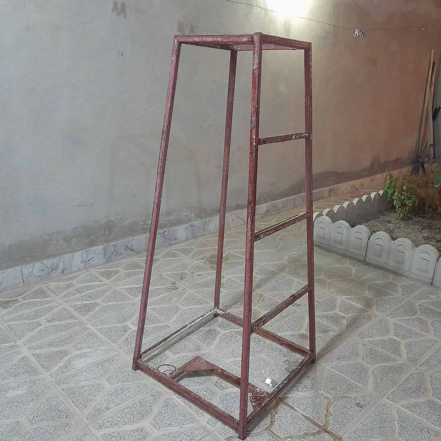 چهار پایه اهنی|صندلی و نیمکت|شیروان (خراسان), |دیوار