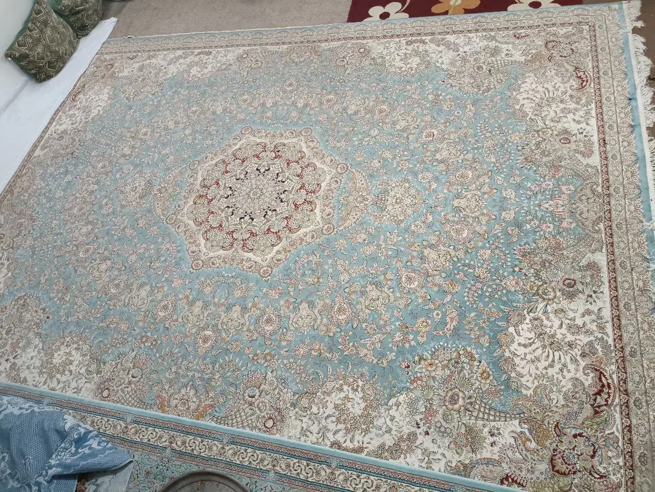فرش آبی روشن ۱۲۰۰ شانه سالم|فرش|مشهد, شهید شهریاری|دیوار