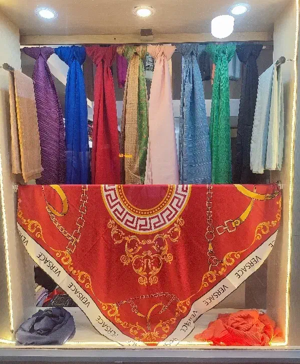 خانه شال و روسری نورا|لباس|گنبد کاووس, |دیوار