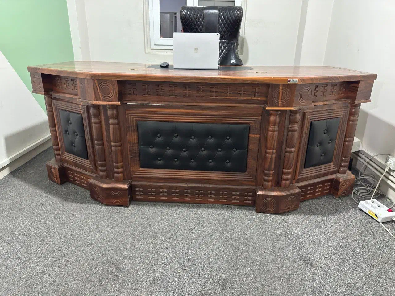 میز مدیریت و صندلی فروش فوری|مبلمان اداری|نسیمشهر, |دیوار