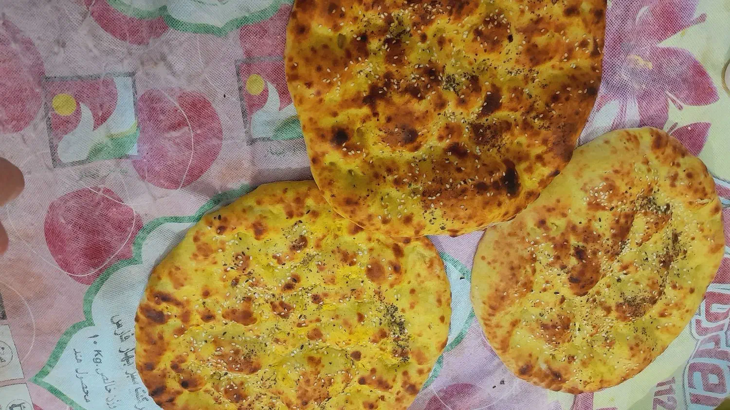 گرده همدان|خوردنی و آشامیدنی|قم, شهر قائم|دیوار