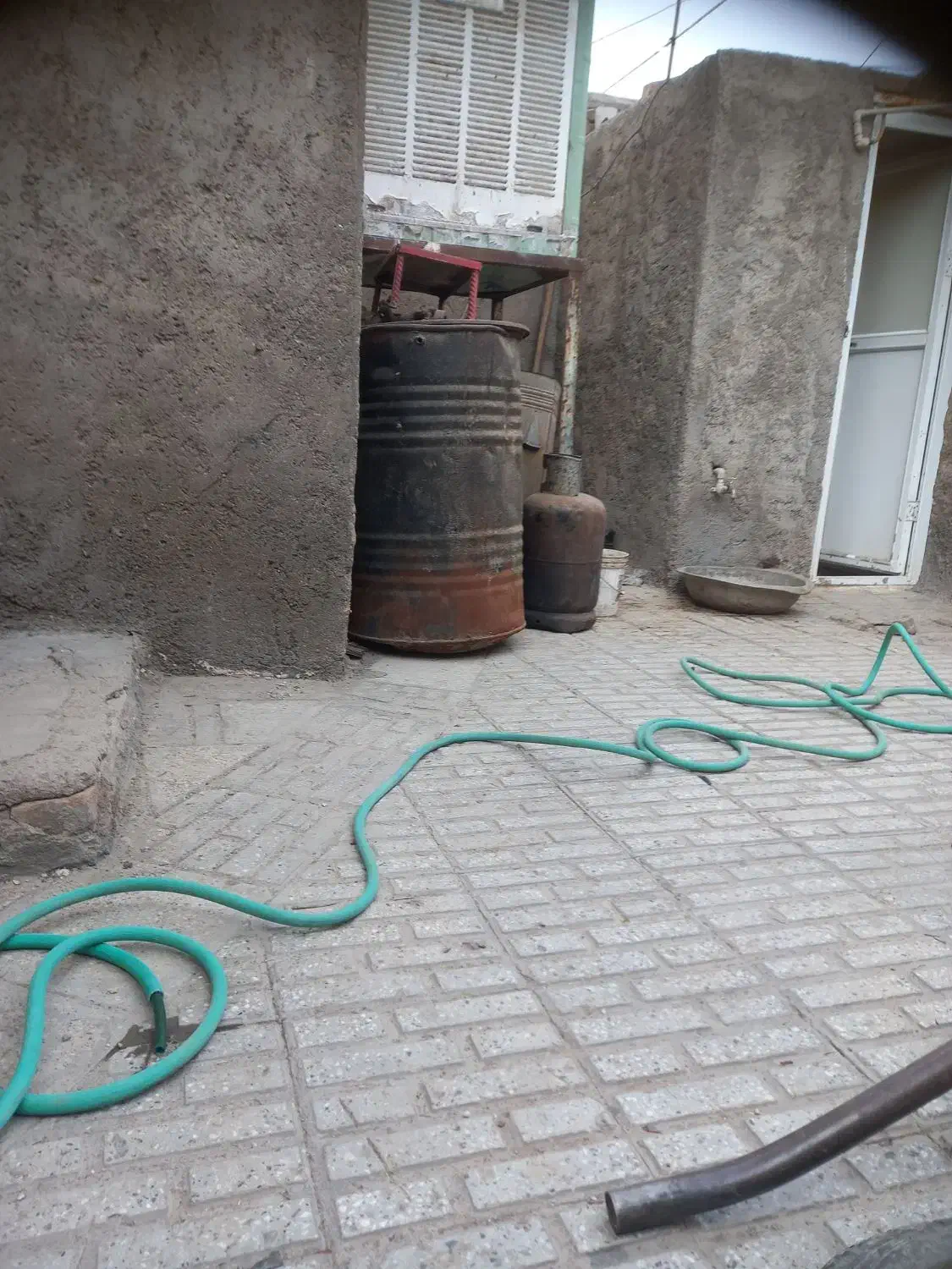 سلام یک عدد بشکه قیر تمیز و مرتب|مصالح و تجهیزات ساختمان|خواف, |دیوار