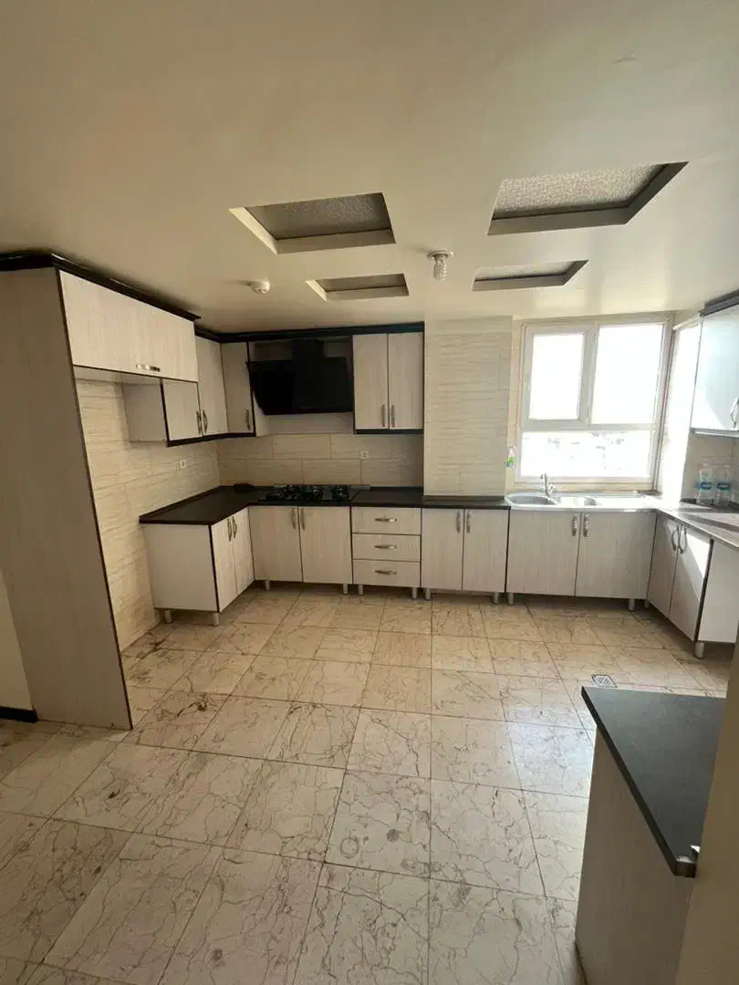 آپارتمان ۱۳۵متر/سه خواب/فول/میدان ملت