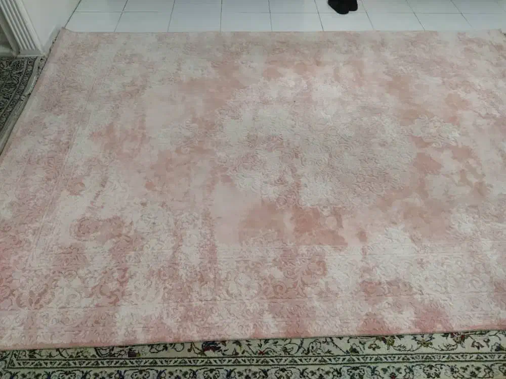 فرش ۹ متری ترکی صورتی/فقط چند لکه داره|فرش|تهران, ارامنه|دیوار