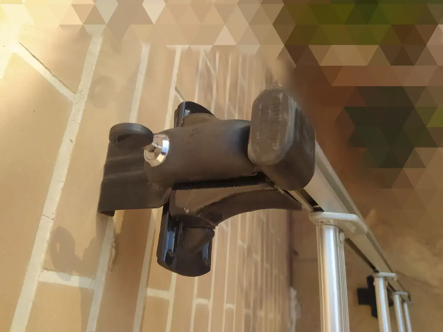 باربند آلومینیوم قفل دار|قطعات یدکی و لوازم جانبی|اصفهان, توپخانه ارتش|دیوار