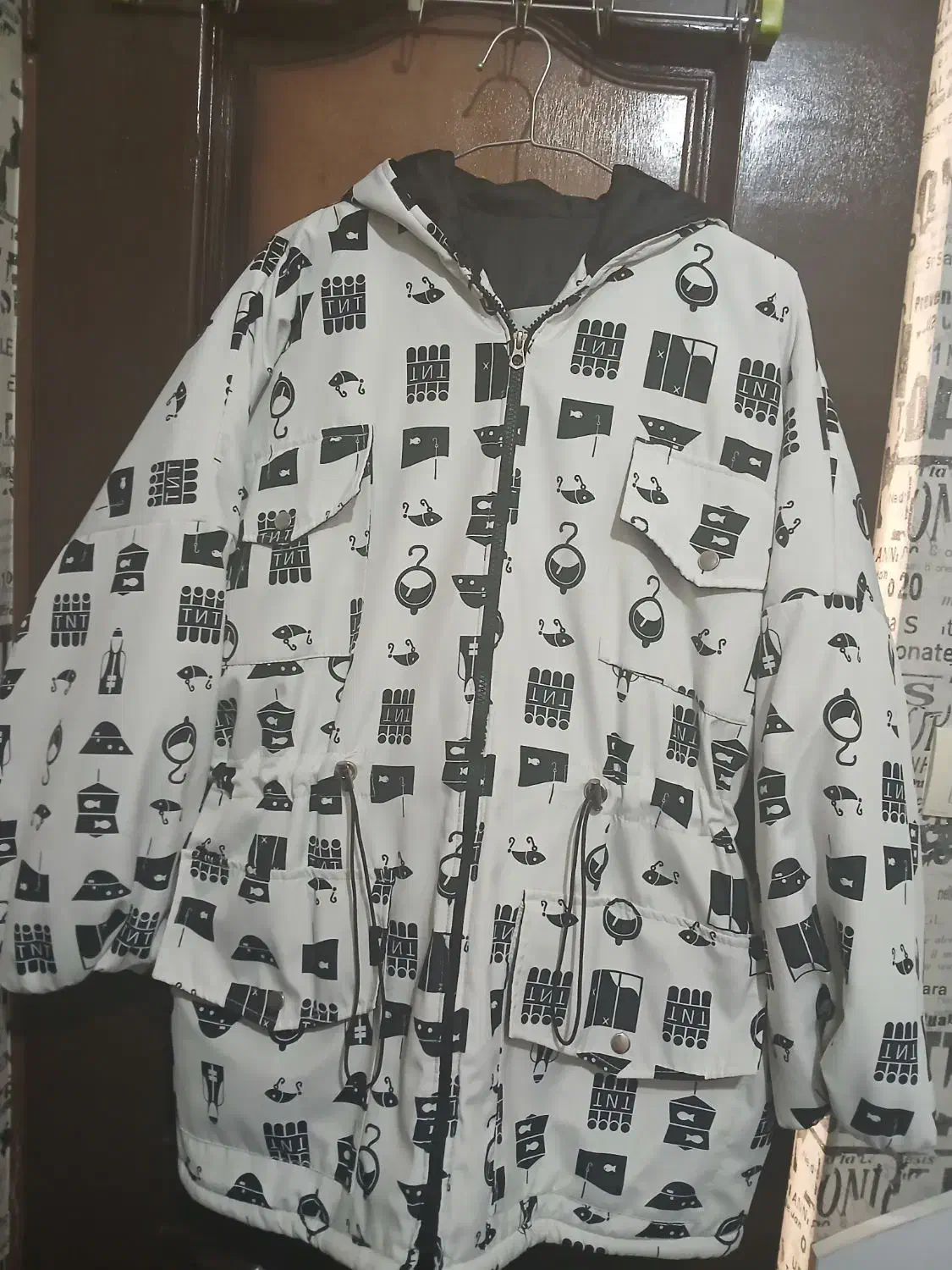 کاپشن|لباس|اردبیل, |دیوار