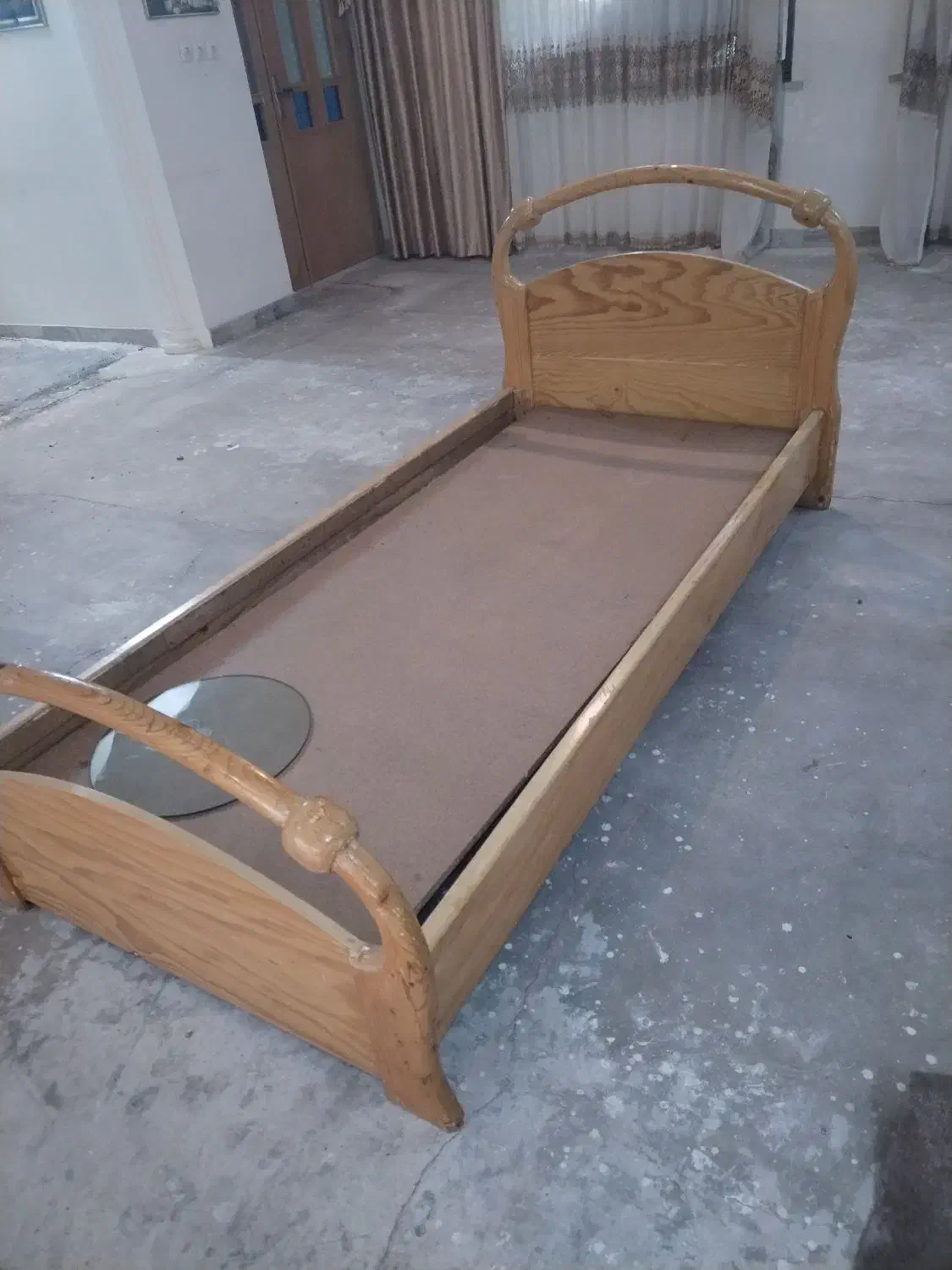 تخت چوب سالم|تخت و سرویس خواب|گنبد کاووس, |دیوار